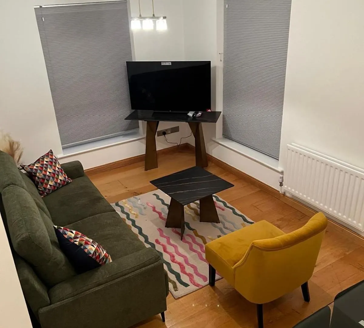 Apartment Luxurious 2 Bedroom Flat Britannia Village London